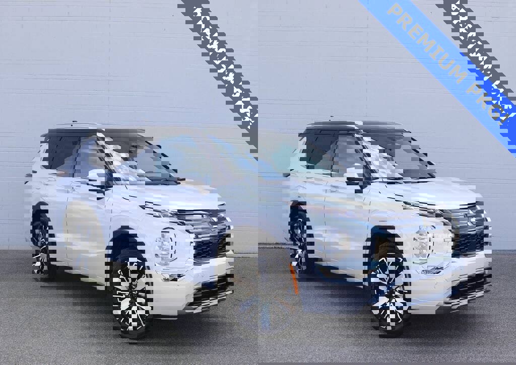 New 2025 Mitsubishi Outlander SEL video 1