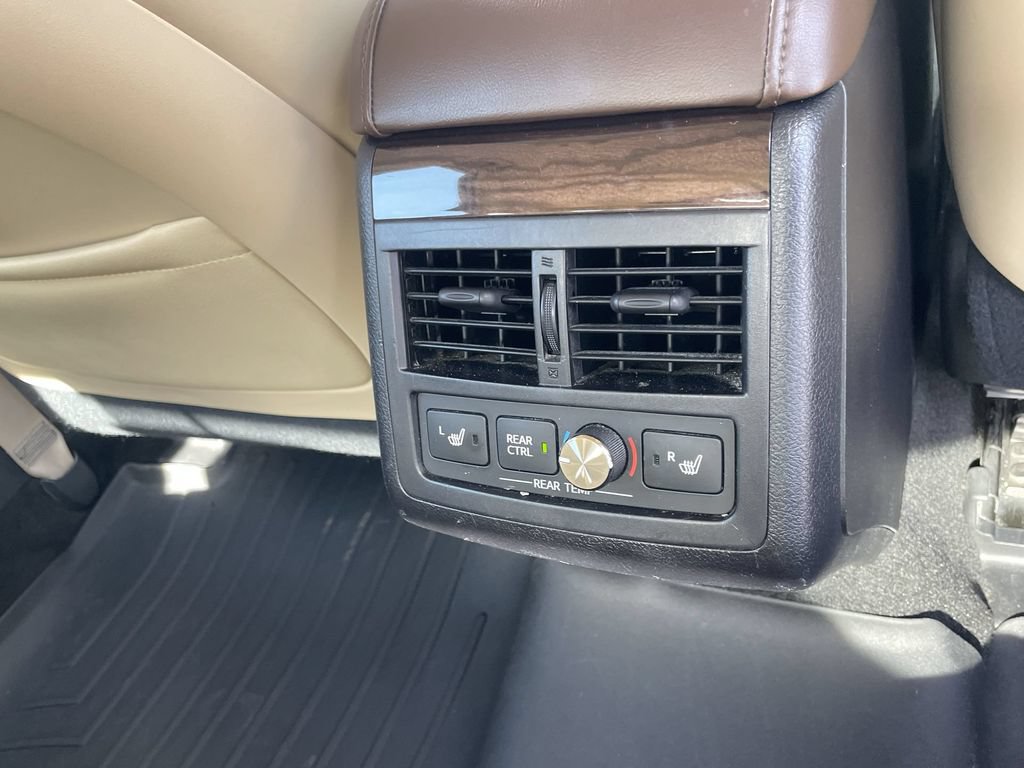 Used 2015 Toyota Avalon Limited FWD image 24