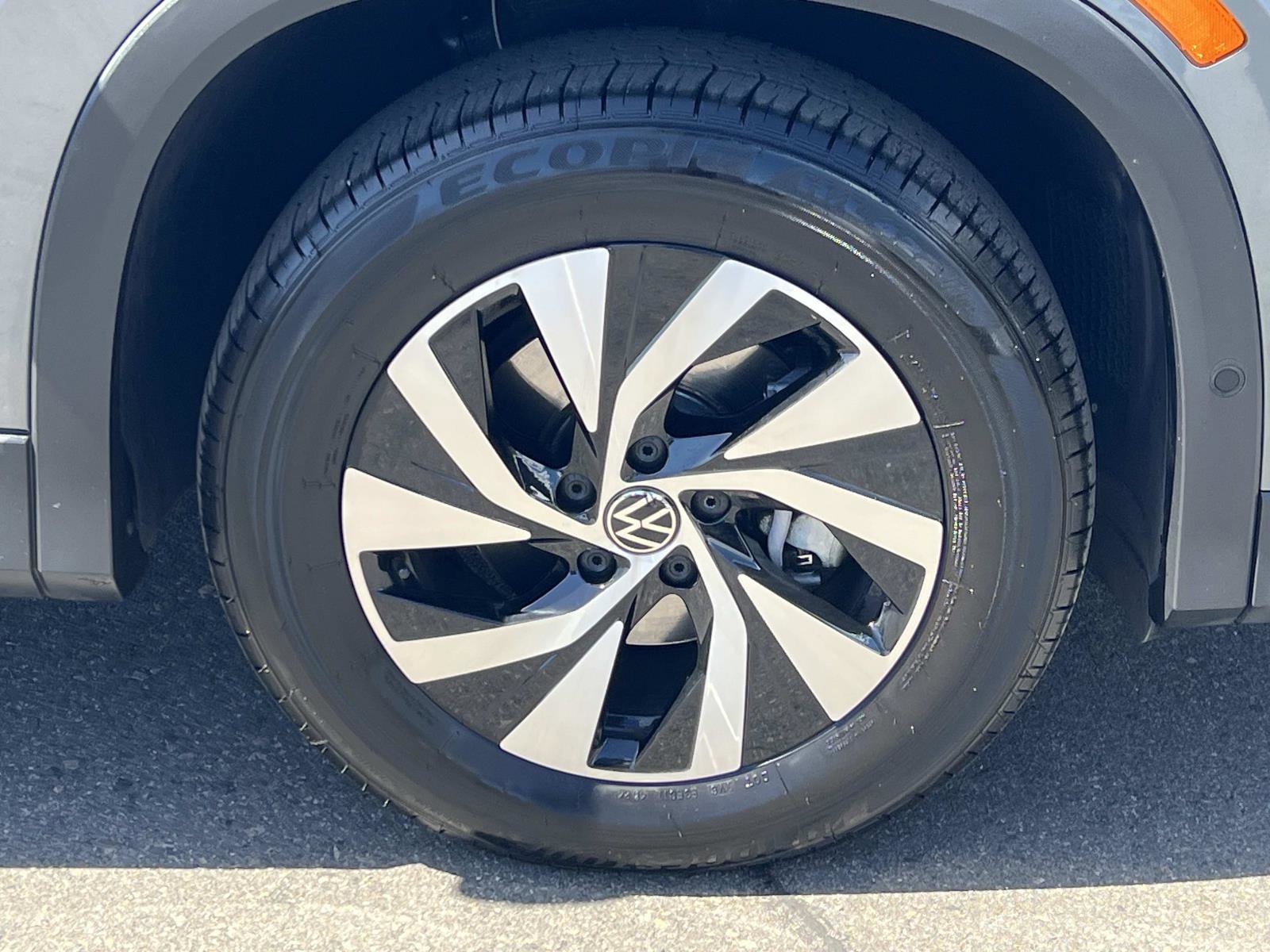 Certified 2025 Volkswagen Tiguan S FWD image 28