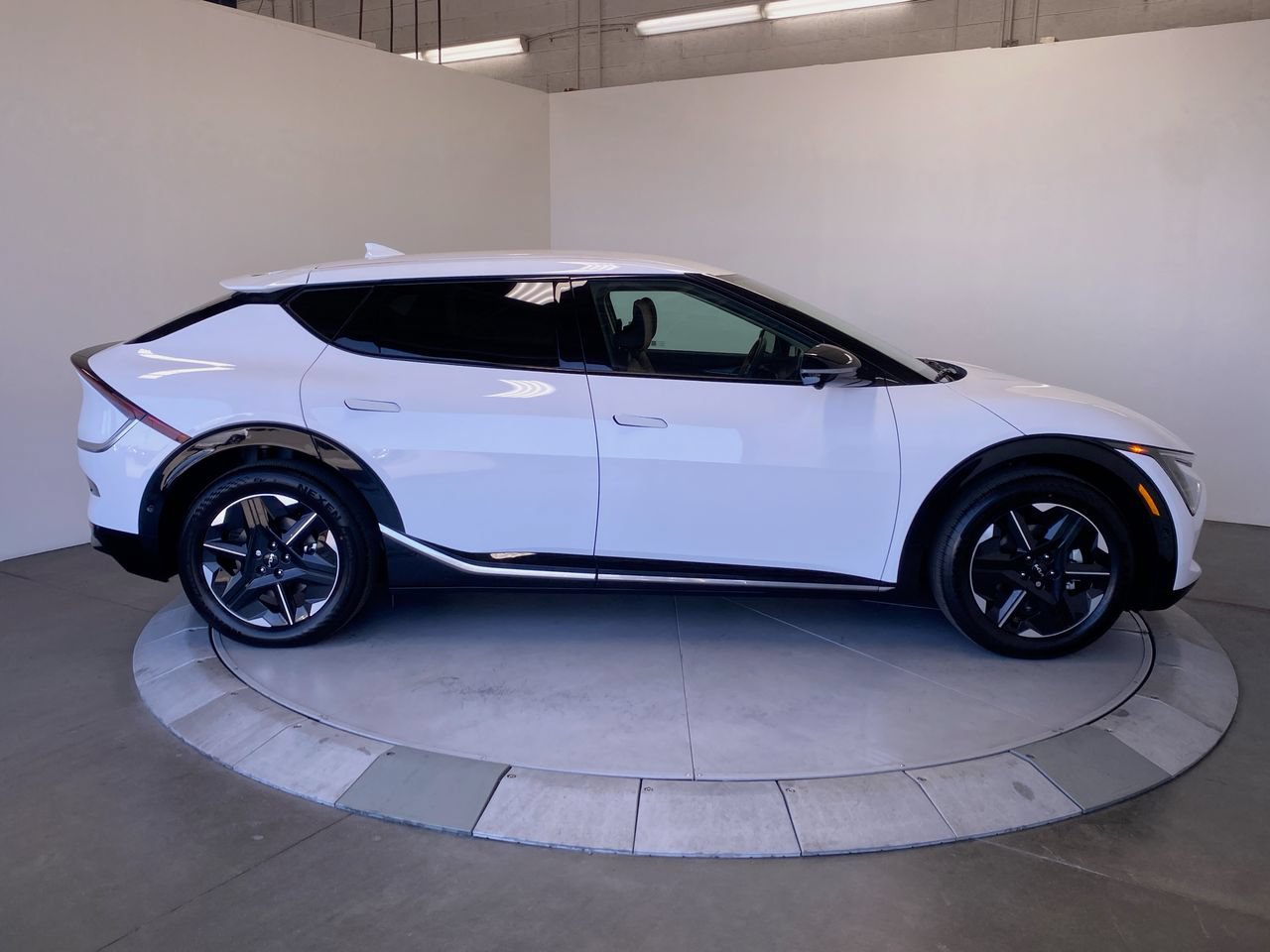 New 2026 Kia EV6 Wind RWD image 6