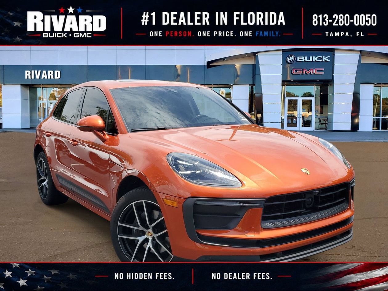 Used 2025 Porsche Macan AWD/4WD image 1