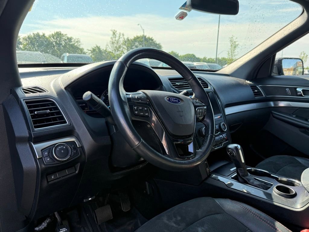 Used 2019 Ford Explorer XLT w/ Equipment Group 202A FWD image 10