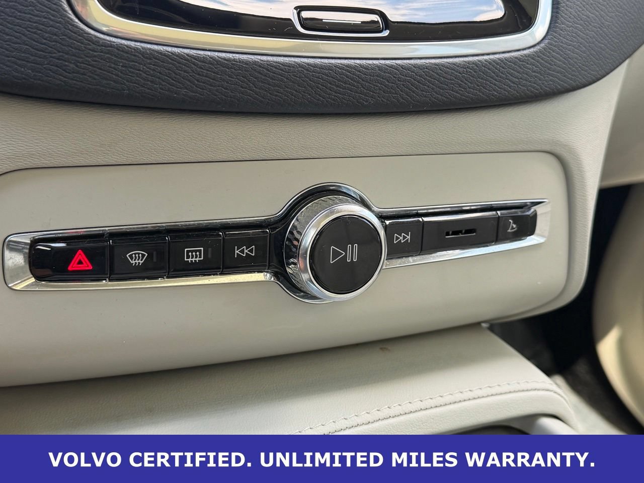 Certified 2025 Volvo XC90 B5 Core w/ Protection Package Premier AWD/4WD image 22