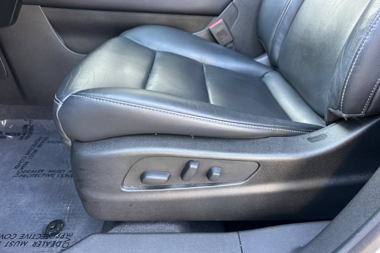 Certified 2023 Cadillac XT4 Premium Luxury w/ Cold Weather Package FWD image 13