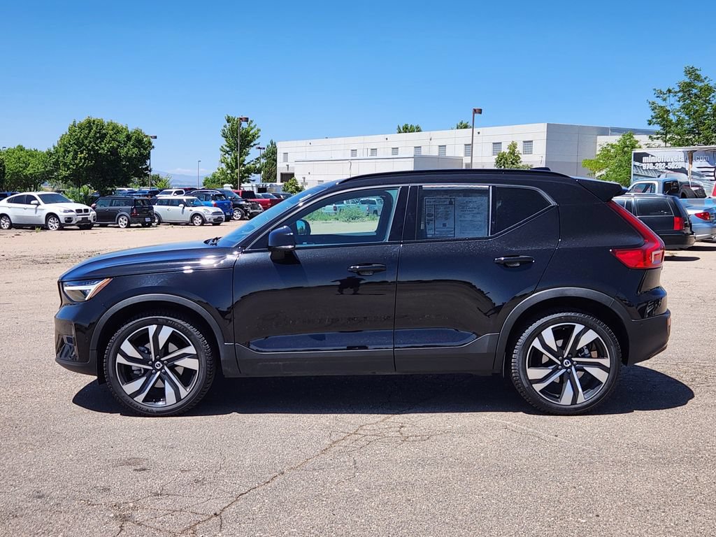 Used 2025 Volvo XC40 B5 Plus w/ Climate Package AWD/4WD image 2