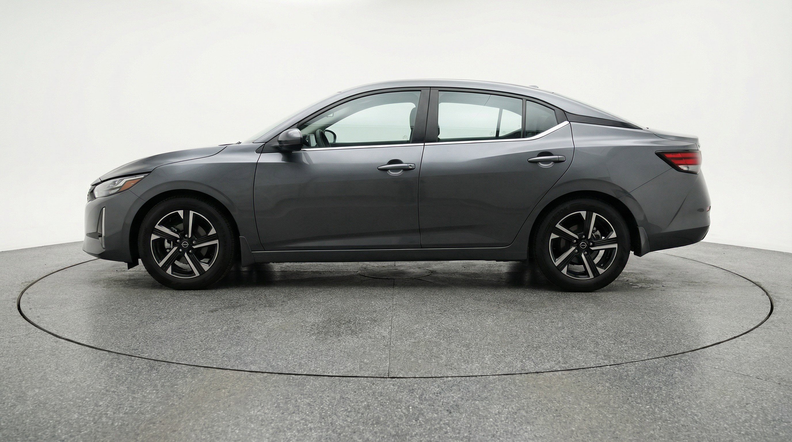 Used 2025 Nissan Sentra SV image 5