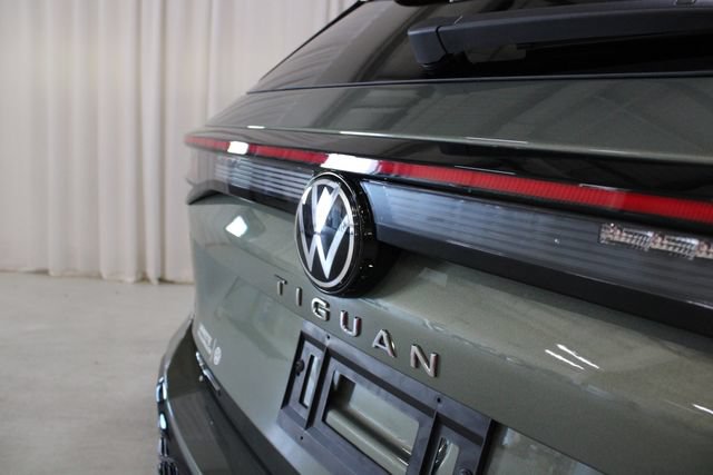 New 2026 Volkswagen Tiguan SEL R-Line AWD/4WD image 32