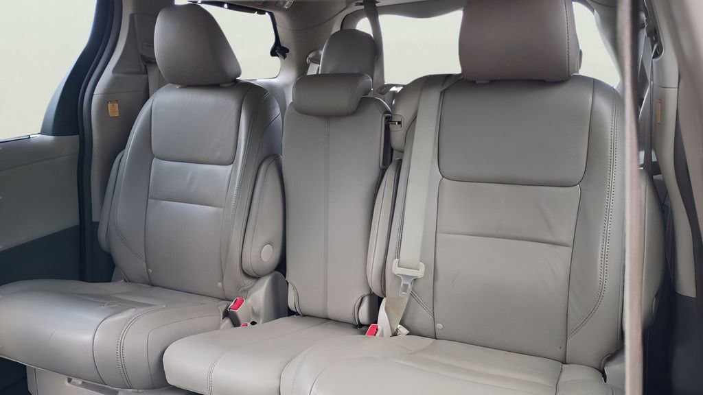 Used 2012 Toyota Sienna XLE FWD image 13