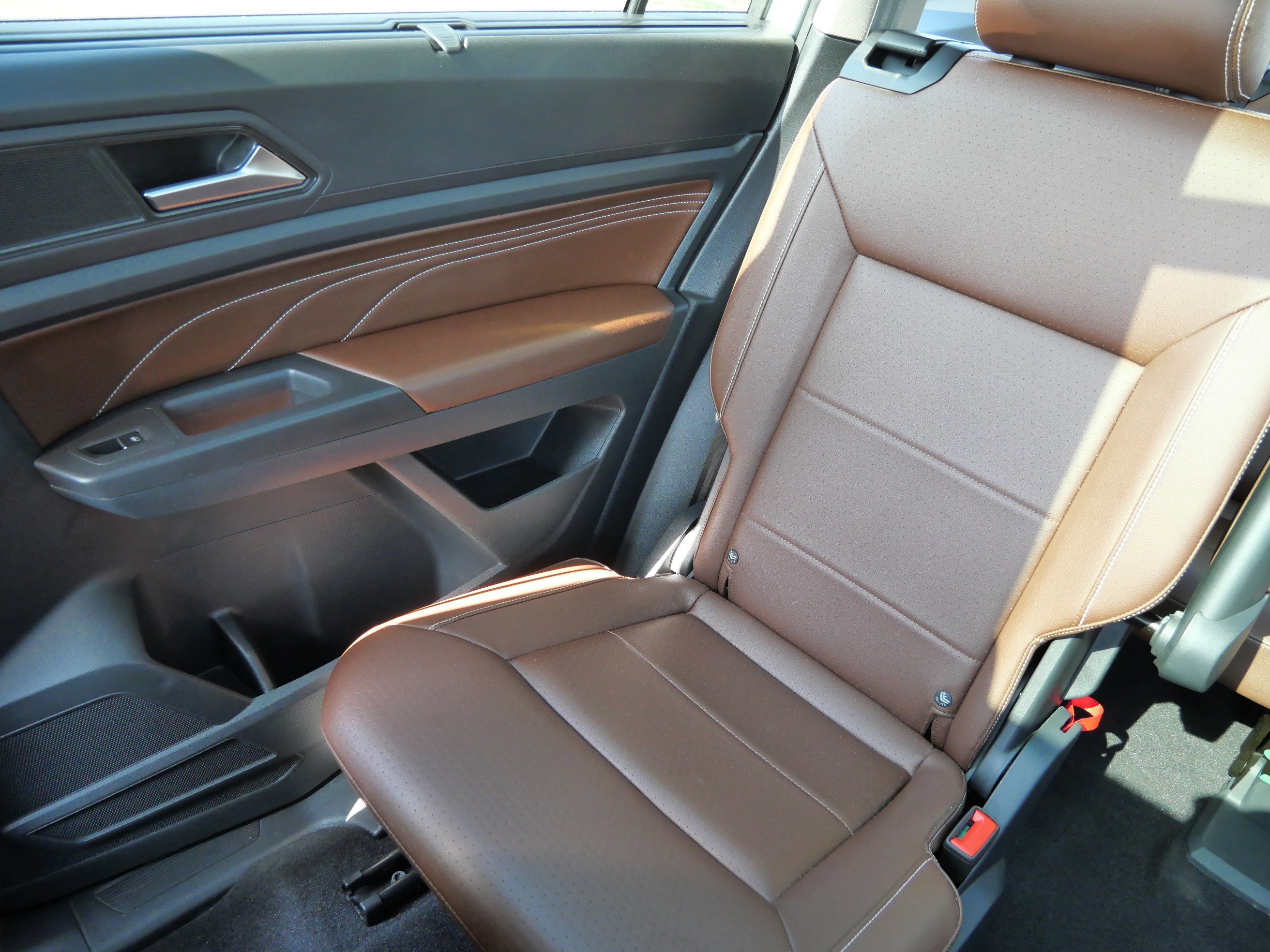 Certified 2022 Volkswagen Atlas SE image 12