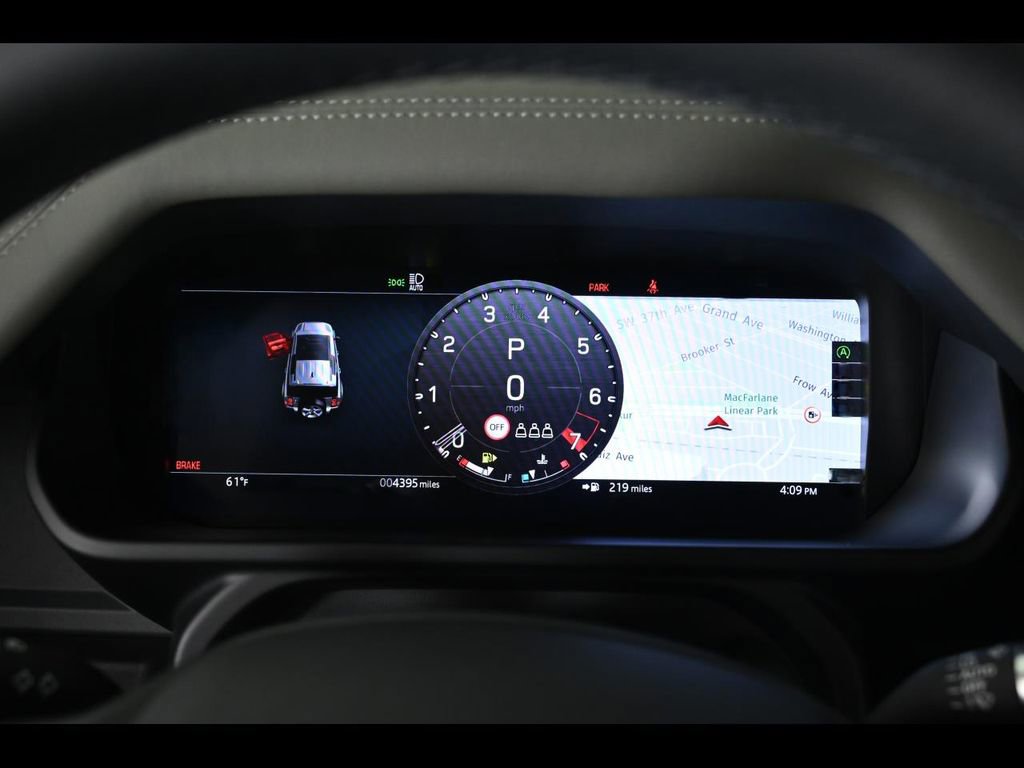 Used 2025 Land Rover Defender 110 X-Dynamic SE image 11