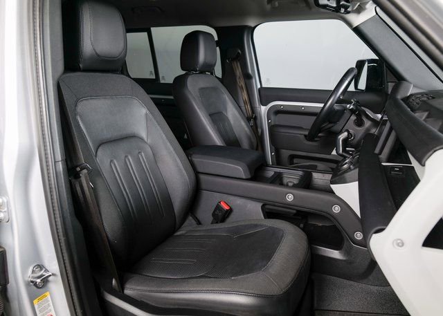 Used 2020 Land Rover Defender 110 SE image 3