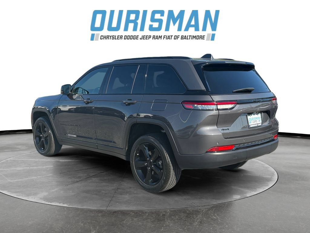 Used 2025 Jeep Grand Cherokee Altitude w/ Trailer Tow Package AWD/4WD image 4