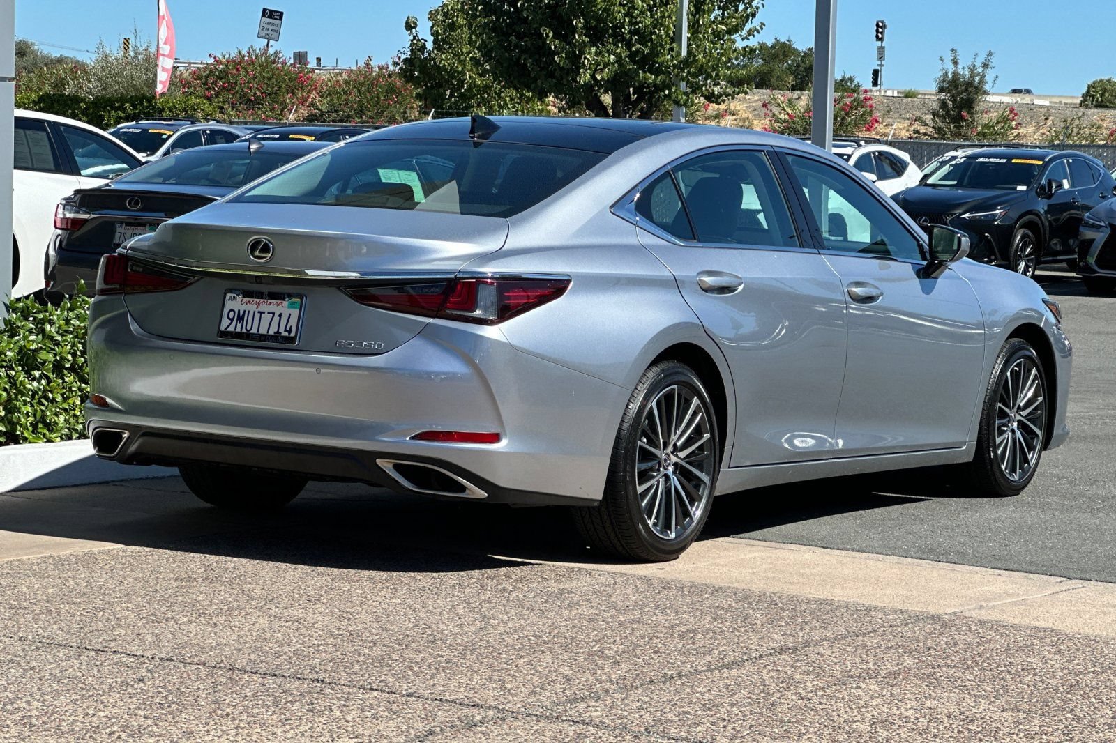 Certified 2024 Lexus ES 350 w/ Premium Package FWD image 4
