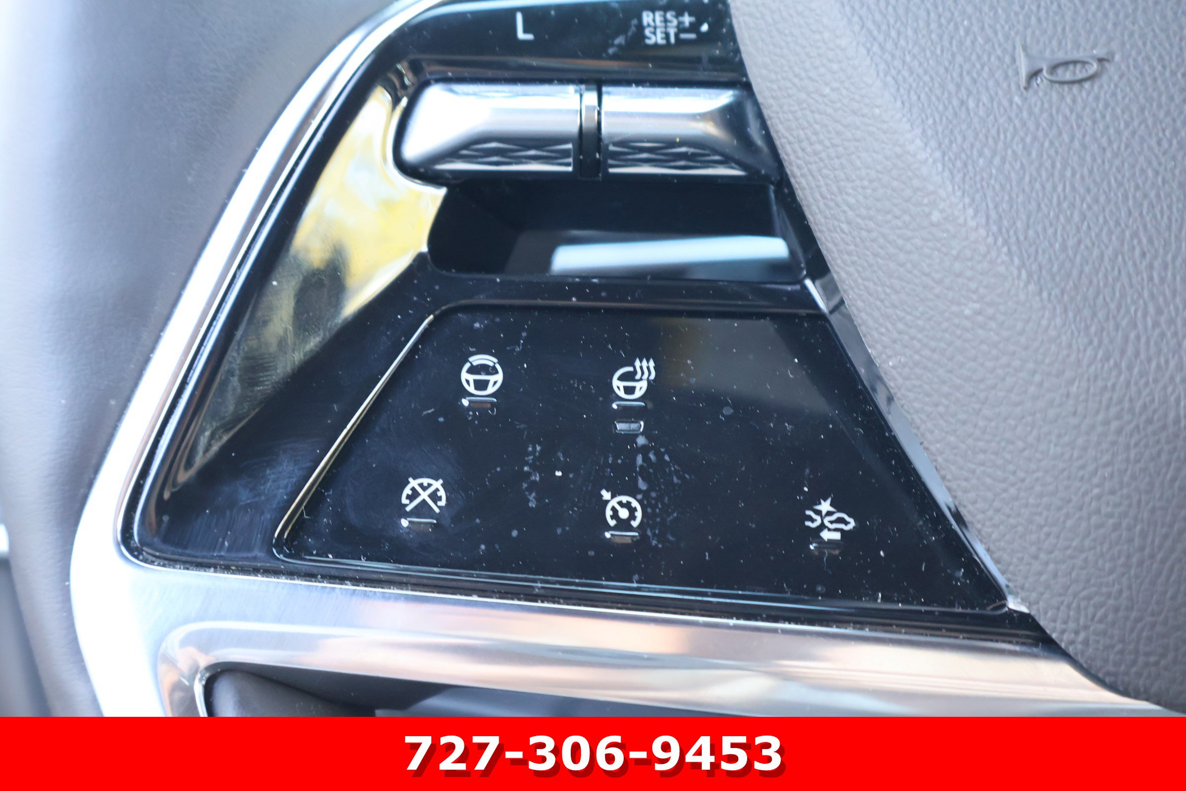 Used 2025 Cadillac Escalade ESV Premium Luxury image 30