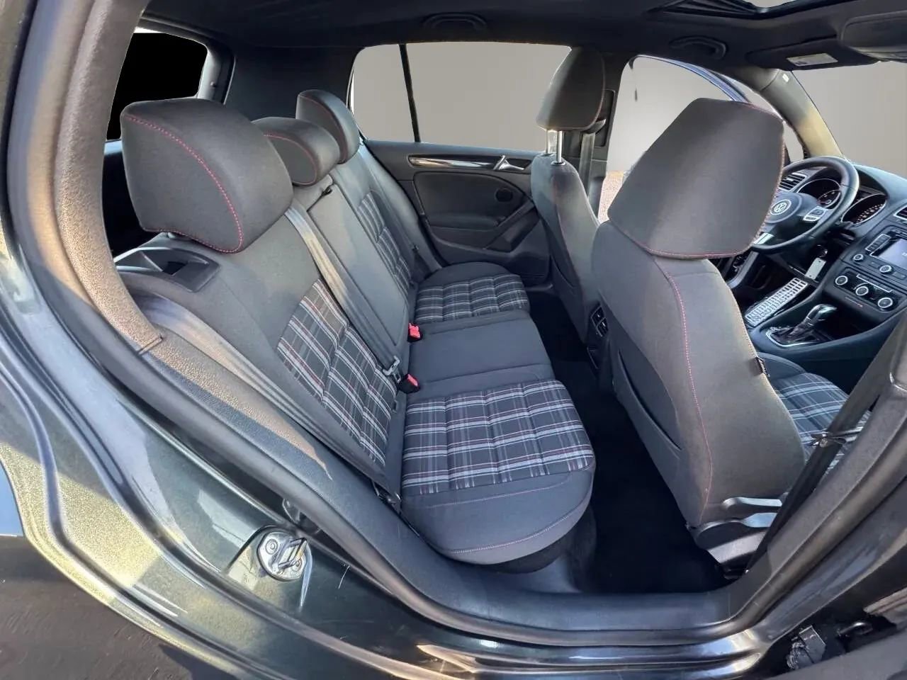 Used 2011 Volkswagen Golf 4-Door image 15