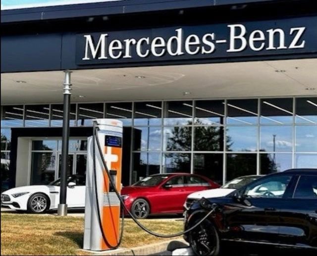 Used 2022 Tesla Model Y Long Range image 24