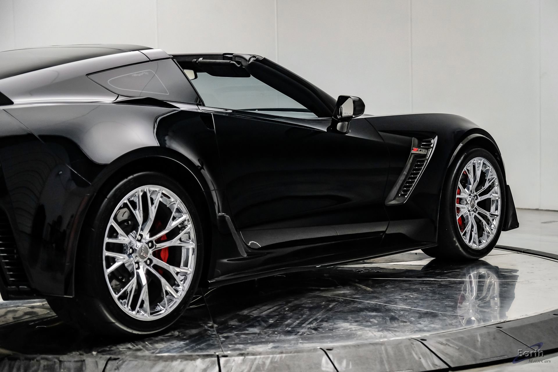 Used 2015 Chevrolet Corvette Z06 w/ 3LZ Preferred Equipment Group image 25