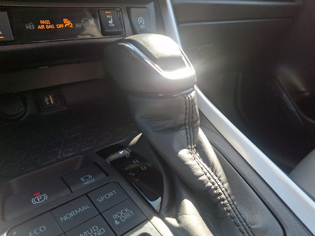 Used 2023 Toyota RAV4 XLE Premium AWD/4WD image 15