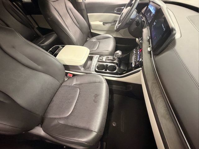 Used 2024 Kia Carnival SX FWD image 23
