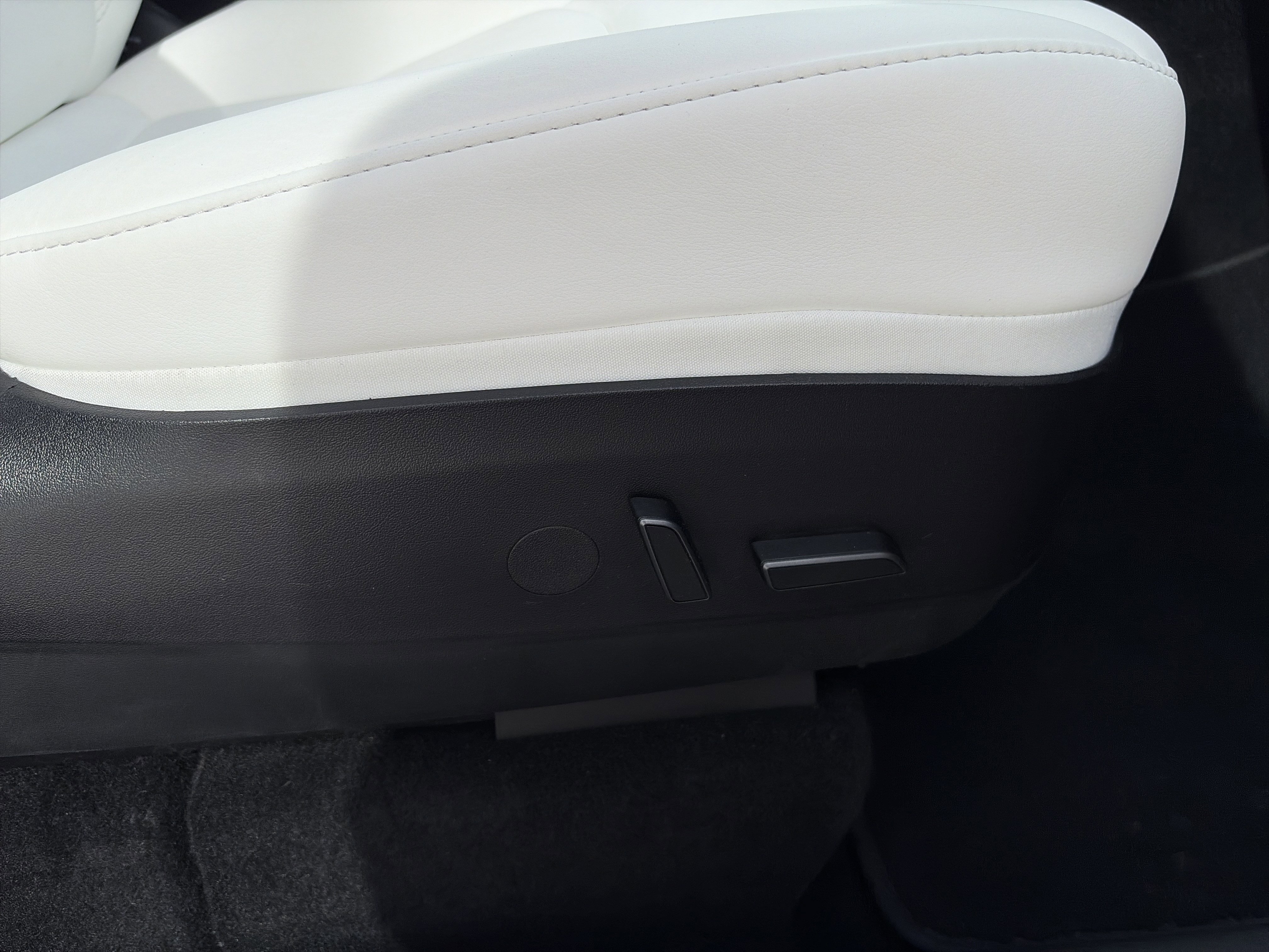 Used 2022 Tesla Model Y Long Range image 30