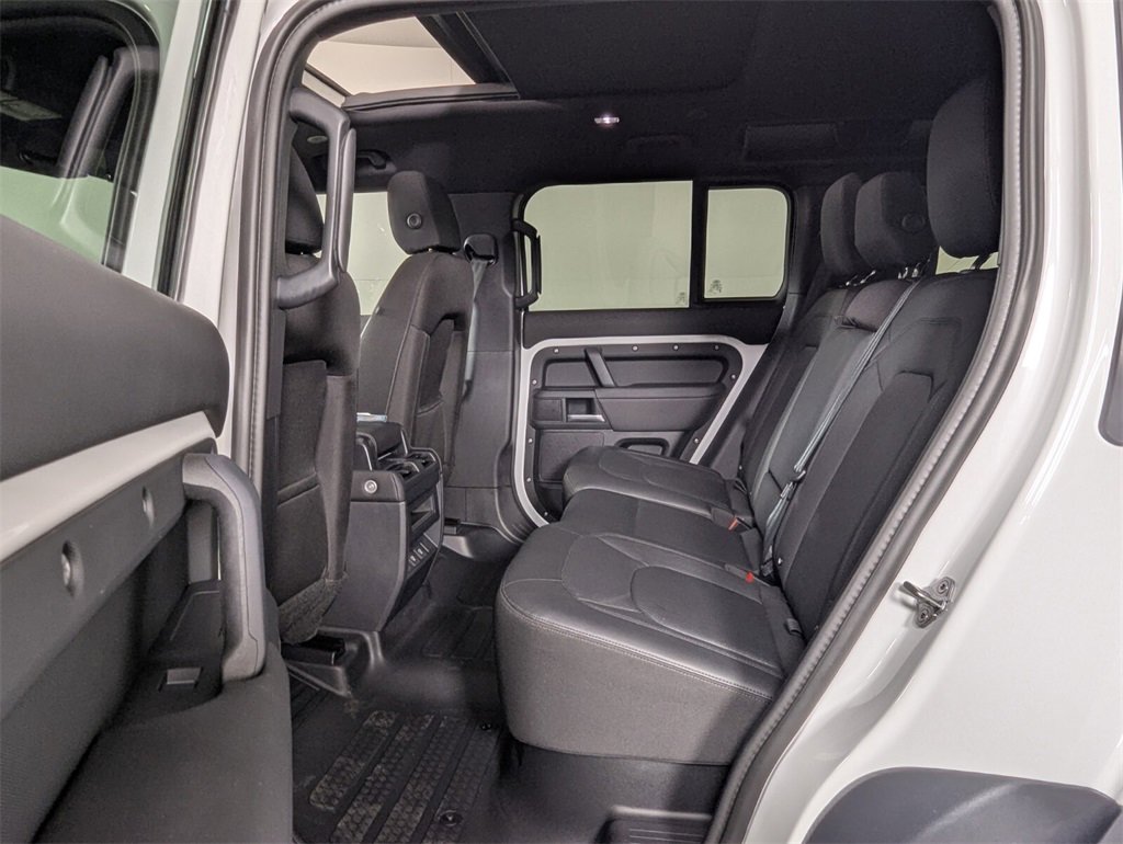 Used 2025 Land Rover Defender 110 S image 22