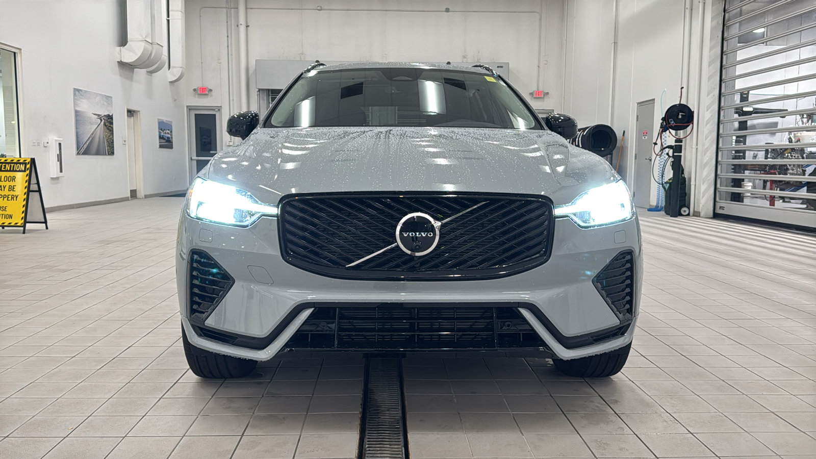 New 2027 Volvo XC60 T8 Plus AWD/4WD image 10