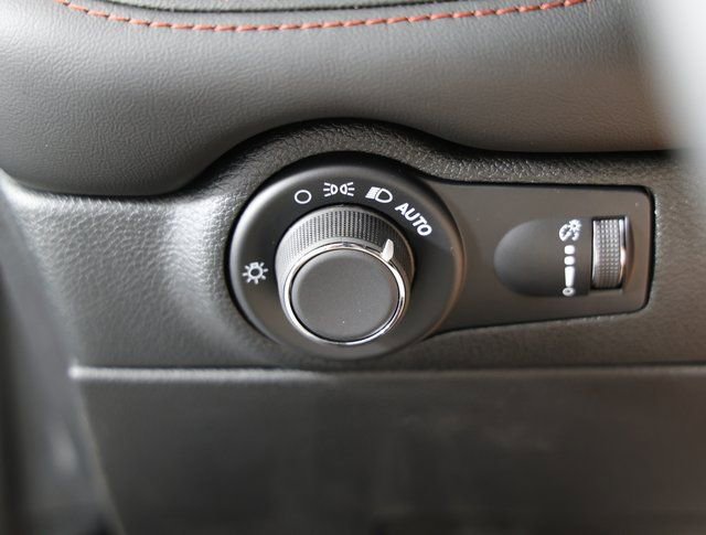 Used 2025 Dodge Durango GT RWD image 25