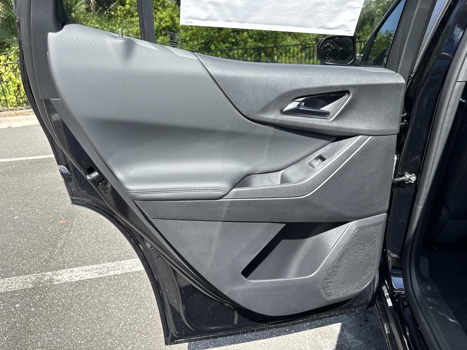 New 2027 Chevrolet Equinox LT w/ Convenience Package II FWD image 9