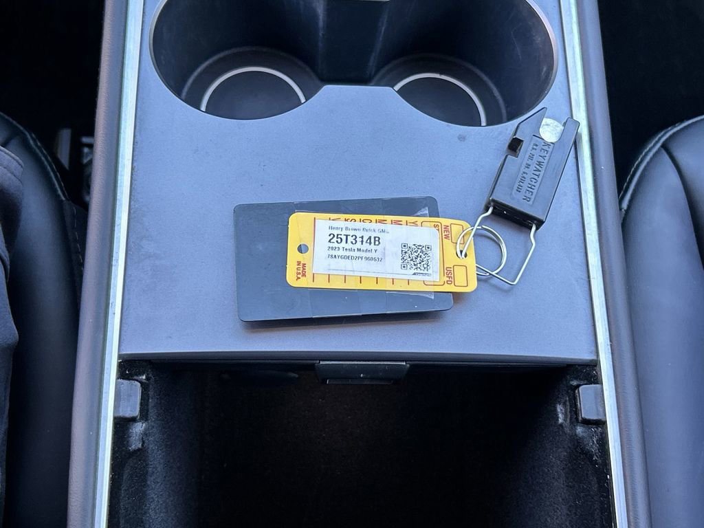 Used 2023 Tesla Model Y 2WD image 17