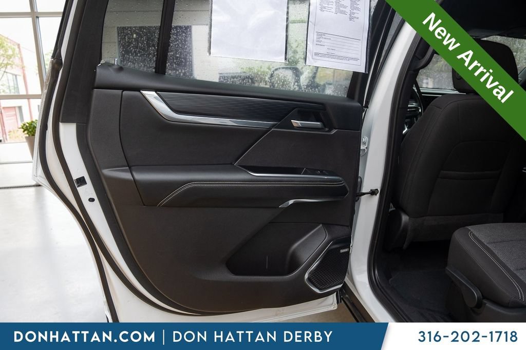 Used 2025 GMC Acadia Elevation FWD image 18