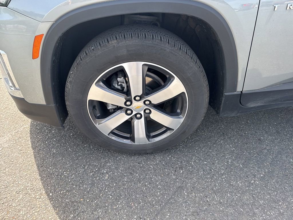 Used 2023 Chevrolet Traverse LT w/ LT Premium Package image 11