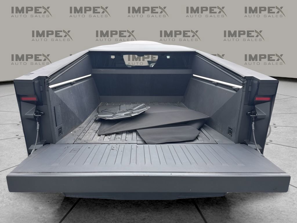 Used 2024 Tesla Cybertruck AWD Crew Cab image 31