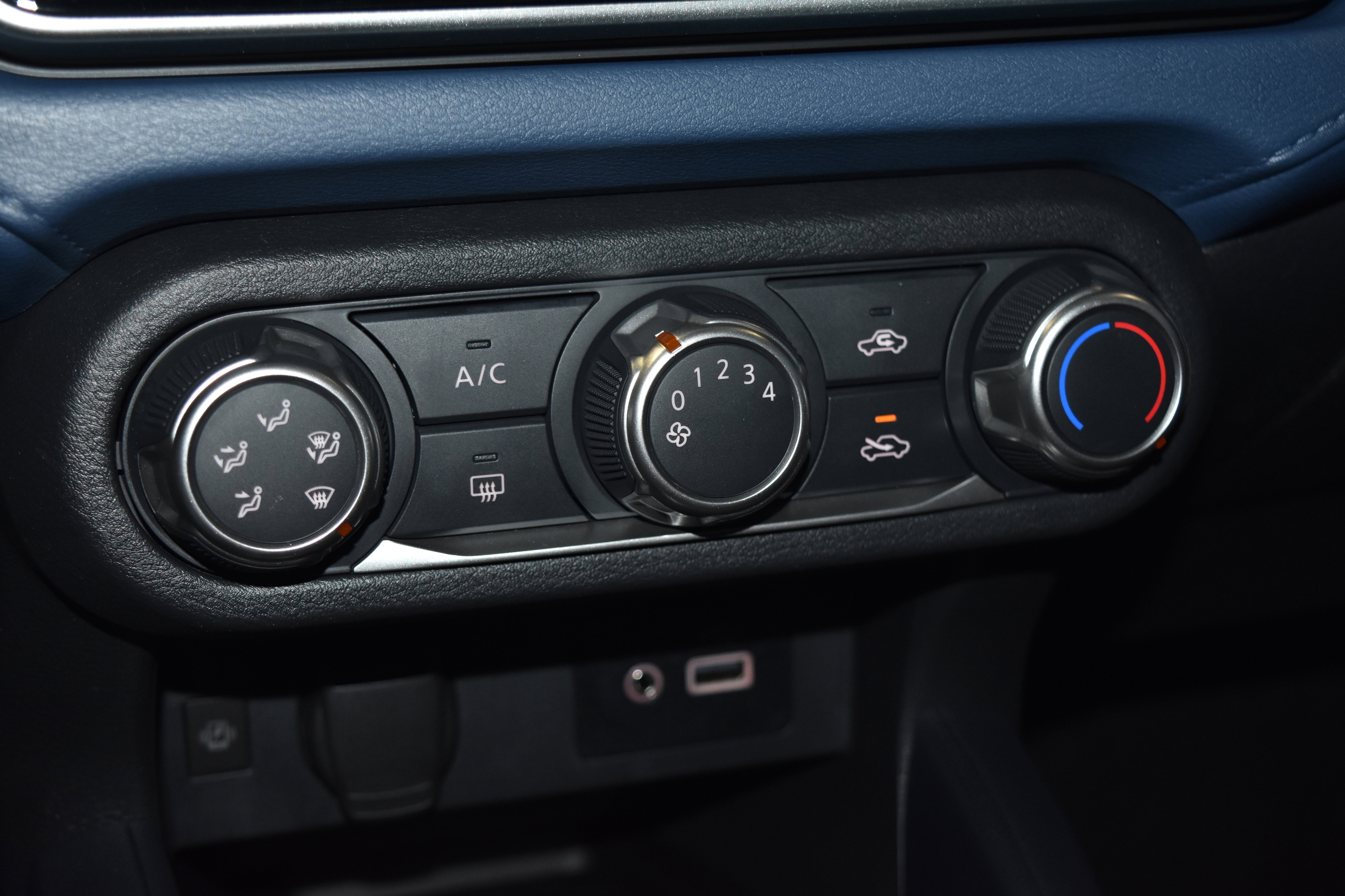 New 2025 Nissan Versa SV w/ Trunk Package image 10