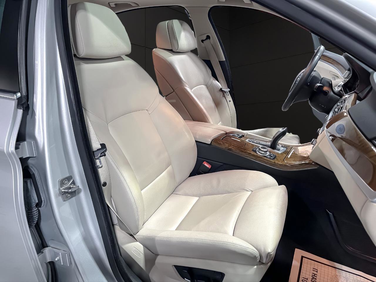 Used 2012 BMW 528i Sedan image 16