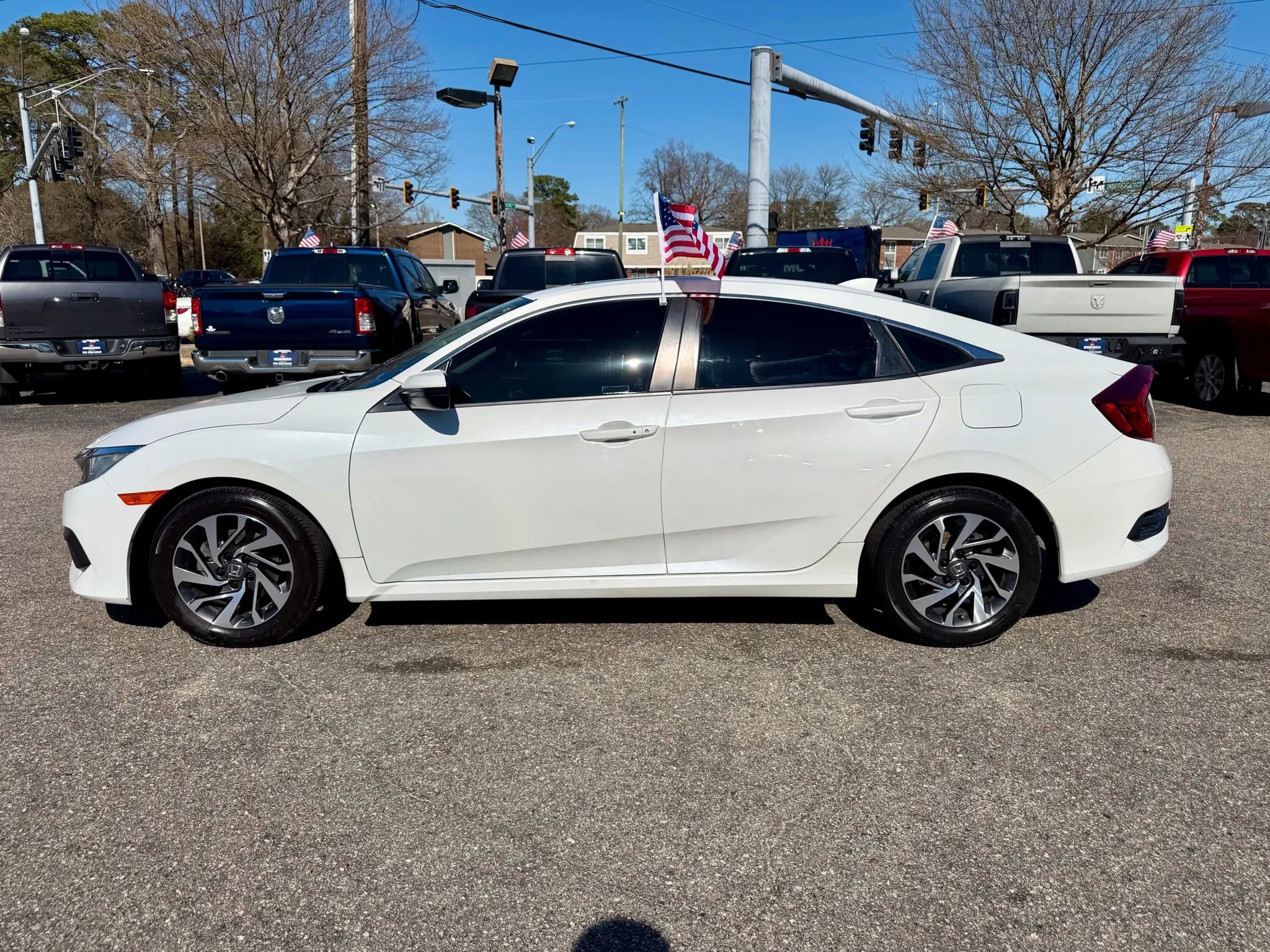 Used 2018 Honda Civic EX image 2
