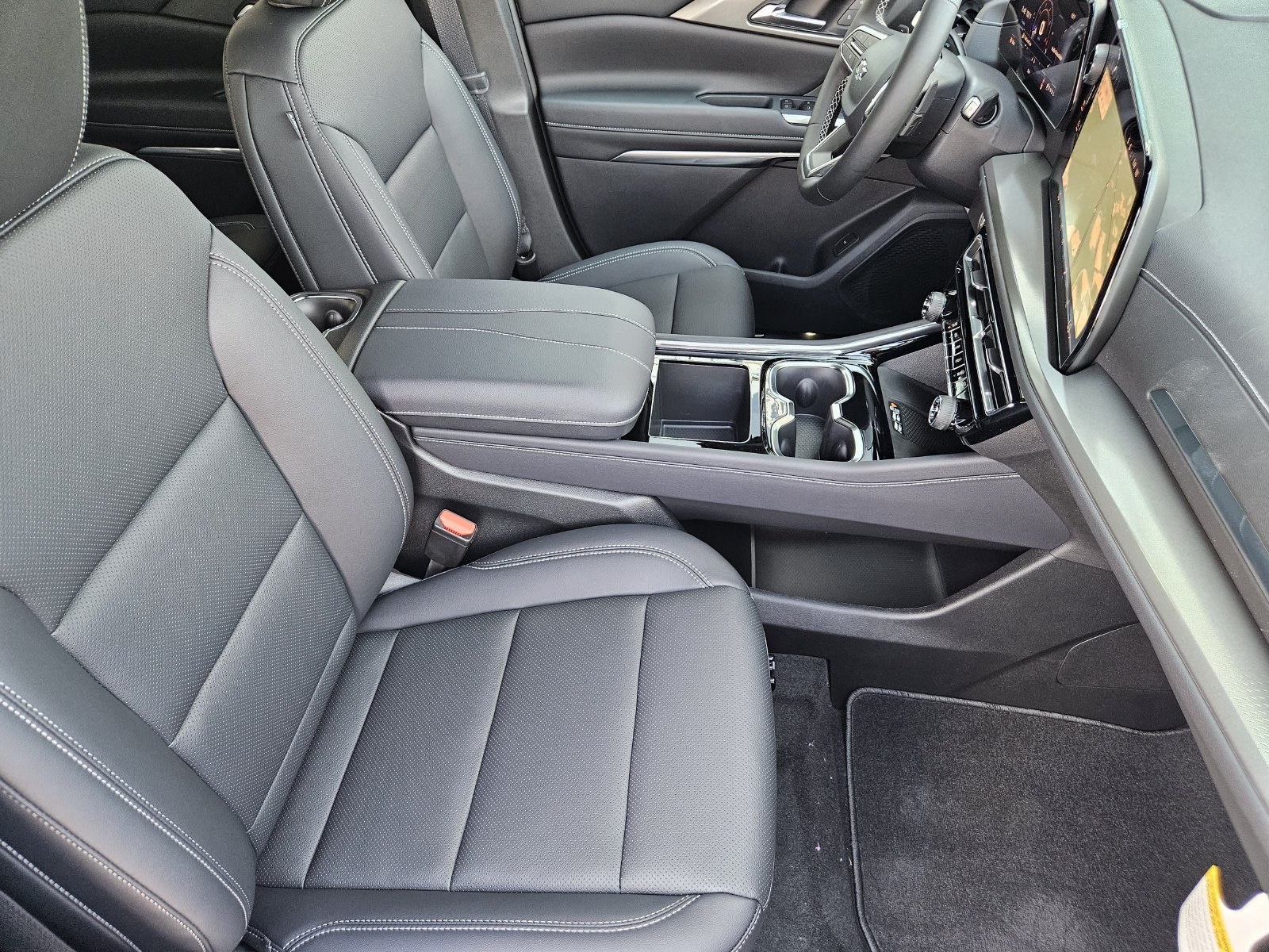 New 2027 Chevrolet Traverse LT w/ Midnight/Sport Edition FWD image 15