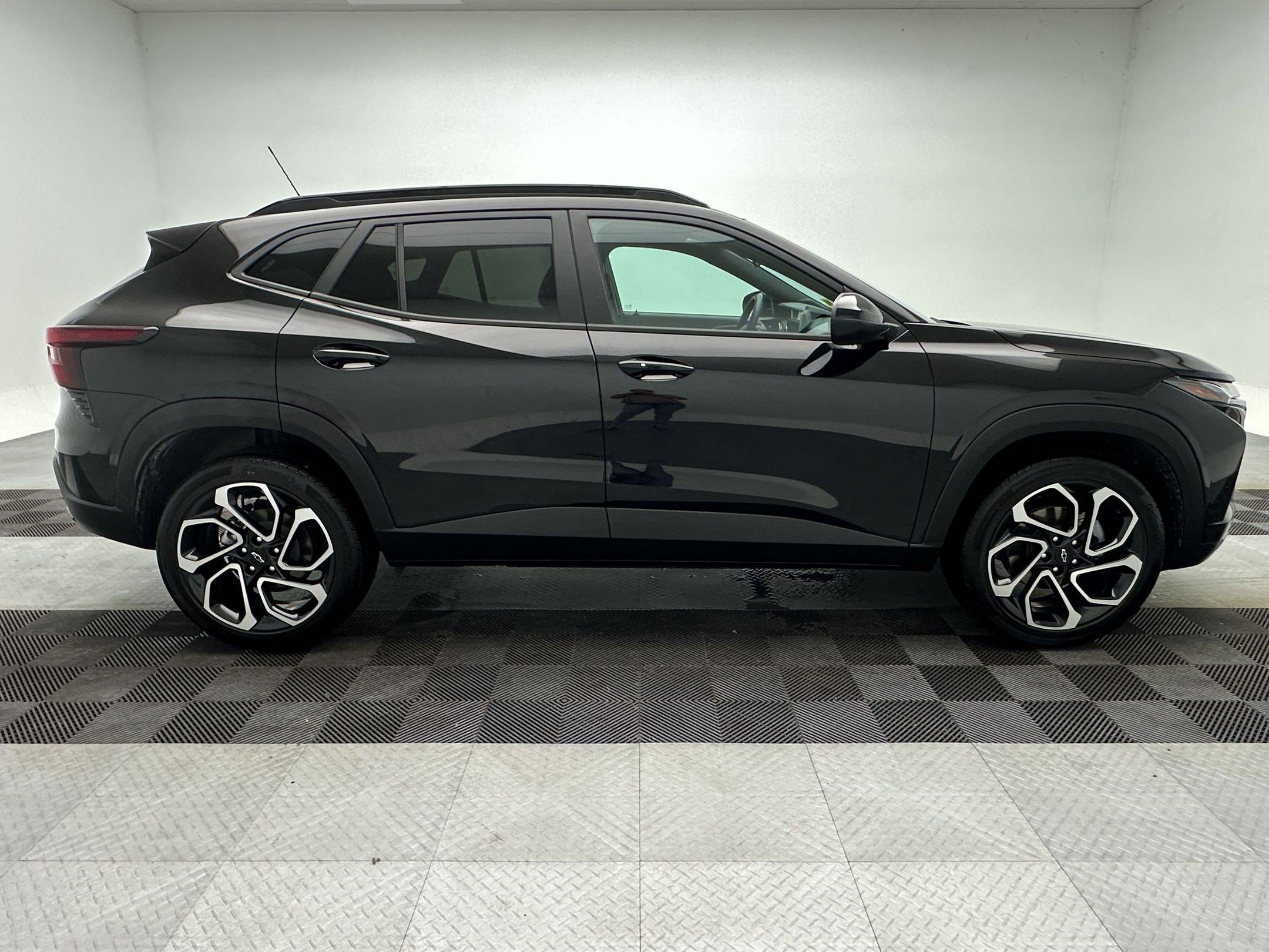 New 2026 Chevrolet Trax RS w/ Driver Confidence Package FWD image 8