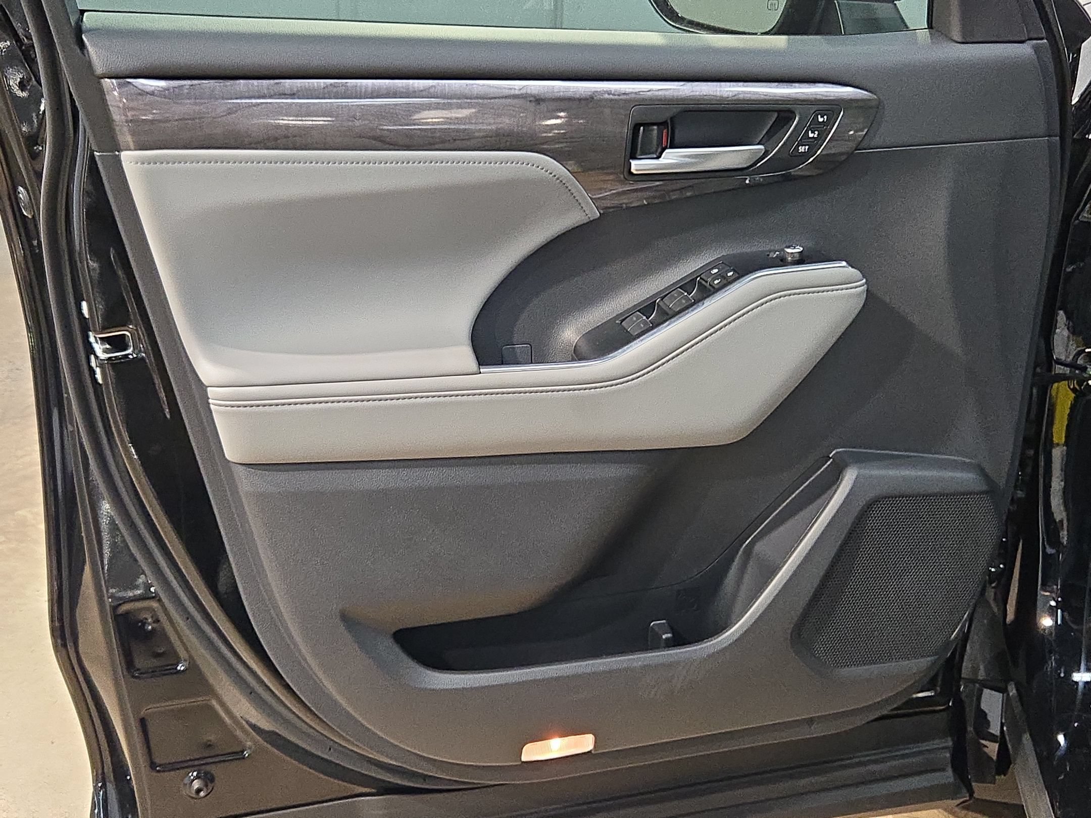 New 2026 Toyota Highlander Limited AWD/4WD image 15
