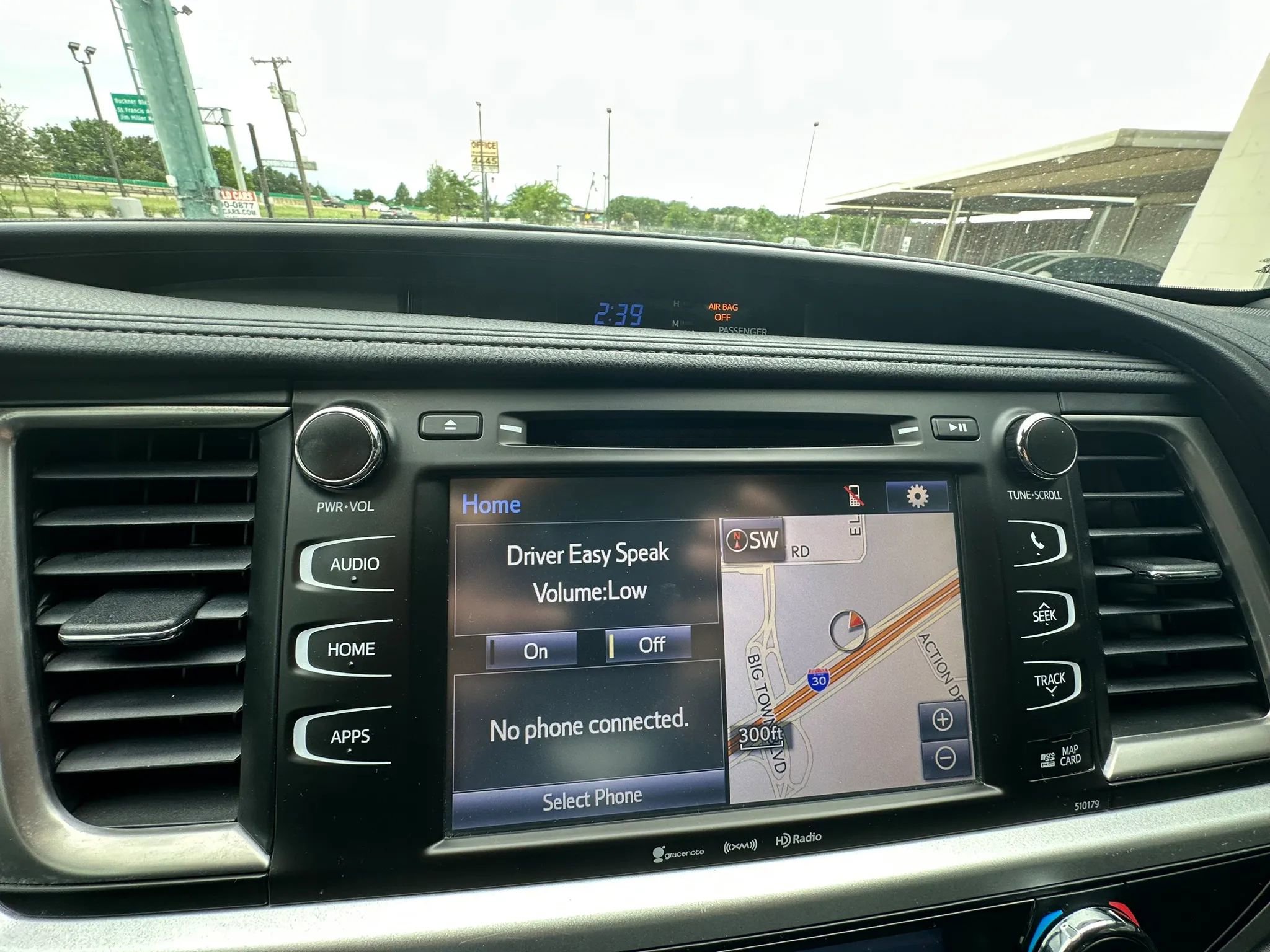 Used 2017 Toyota Highlander SE FWD image 25