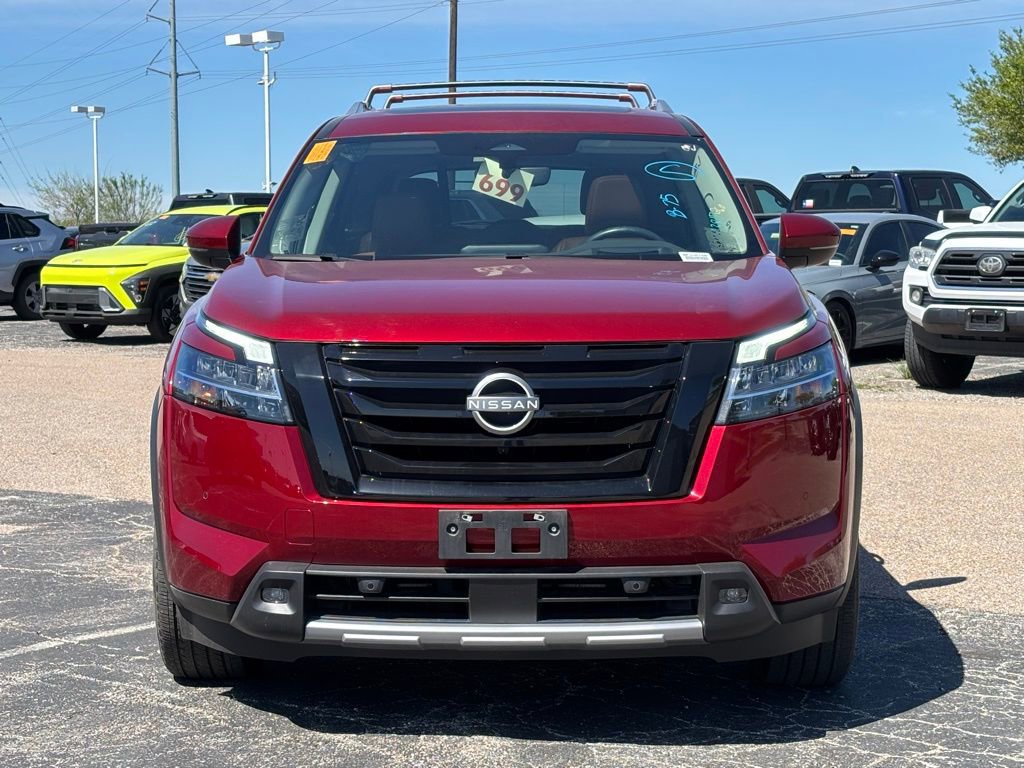 Used 2024 Nissan Pathfinder Platinum image 3
