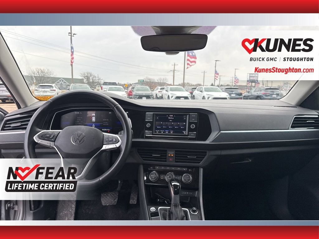 Used 2024 Volkswagen Jetta SE image 38