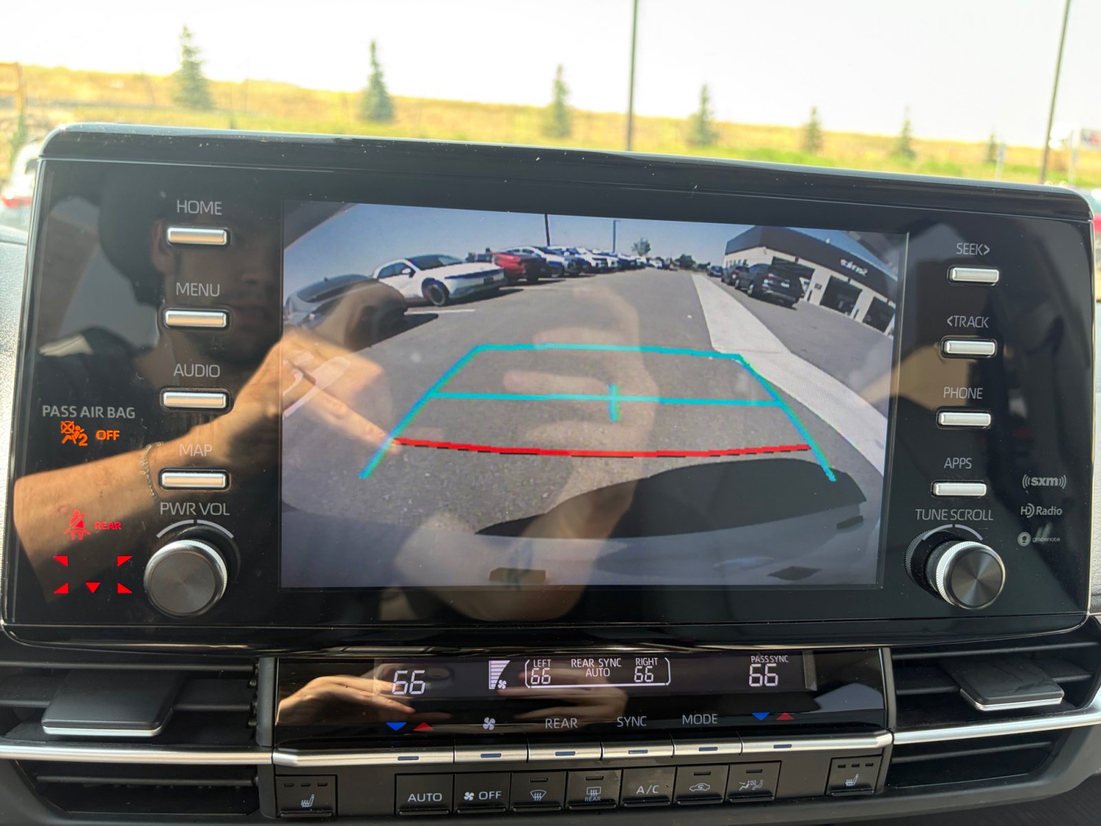 Used 2022 Toyota Sienna XLE FWD image 27