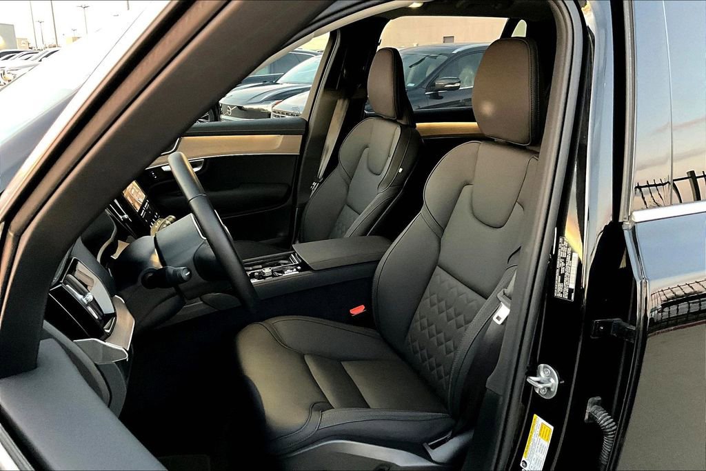 Used 2025 Volvo XC90 B6 Plus image 24