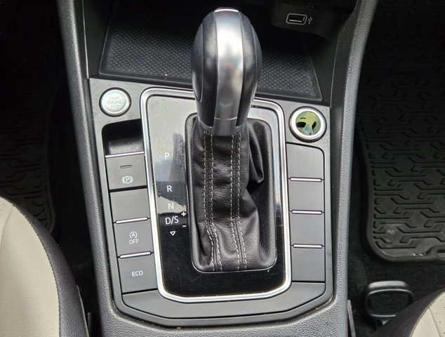 Certified 2019 Volkswagen Jetta R-Line image 12