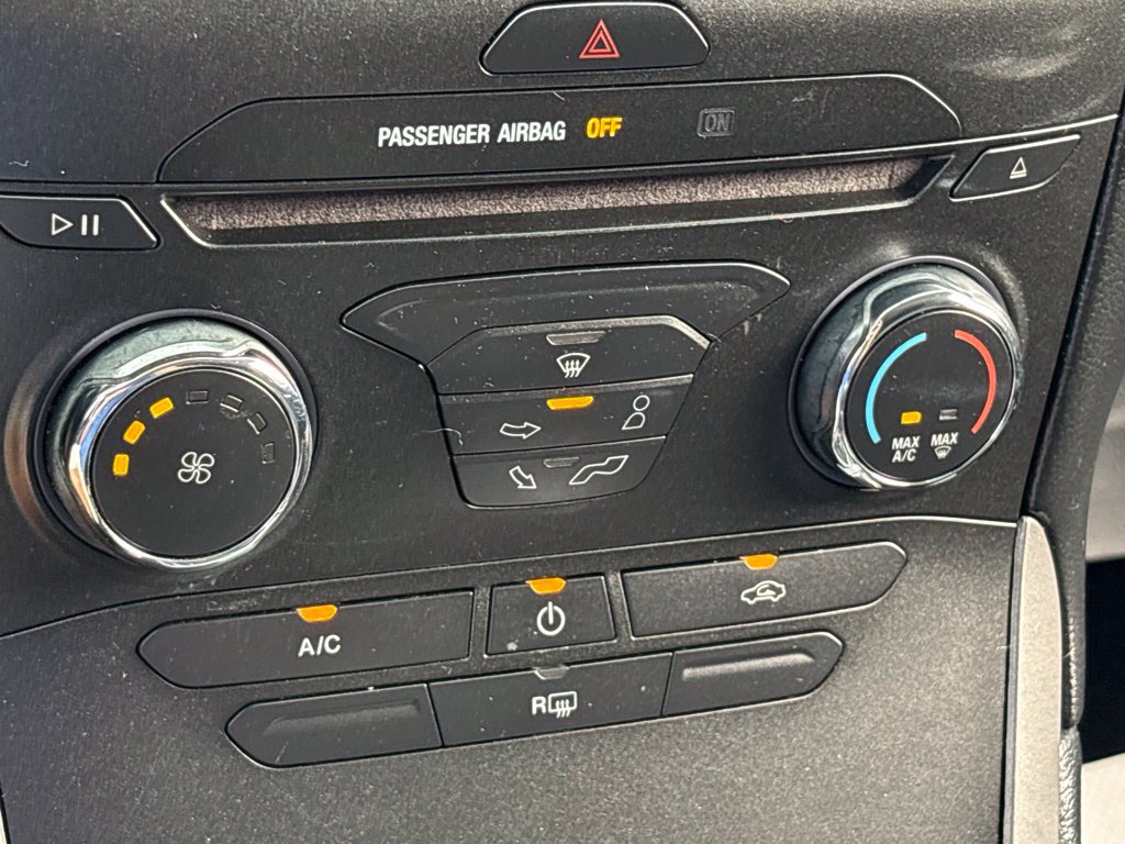 Used 2018 Ford Edge SE AWD/4WD image 16
