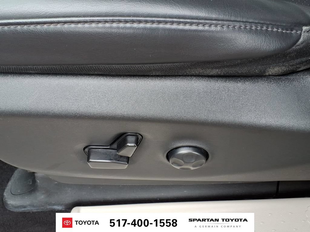 Used 2023 Chrysler Pacifica Touring-L FWD image 16