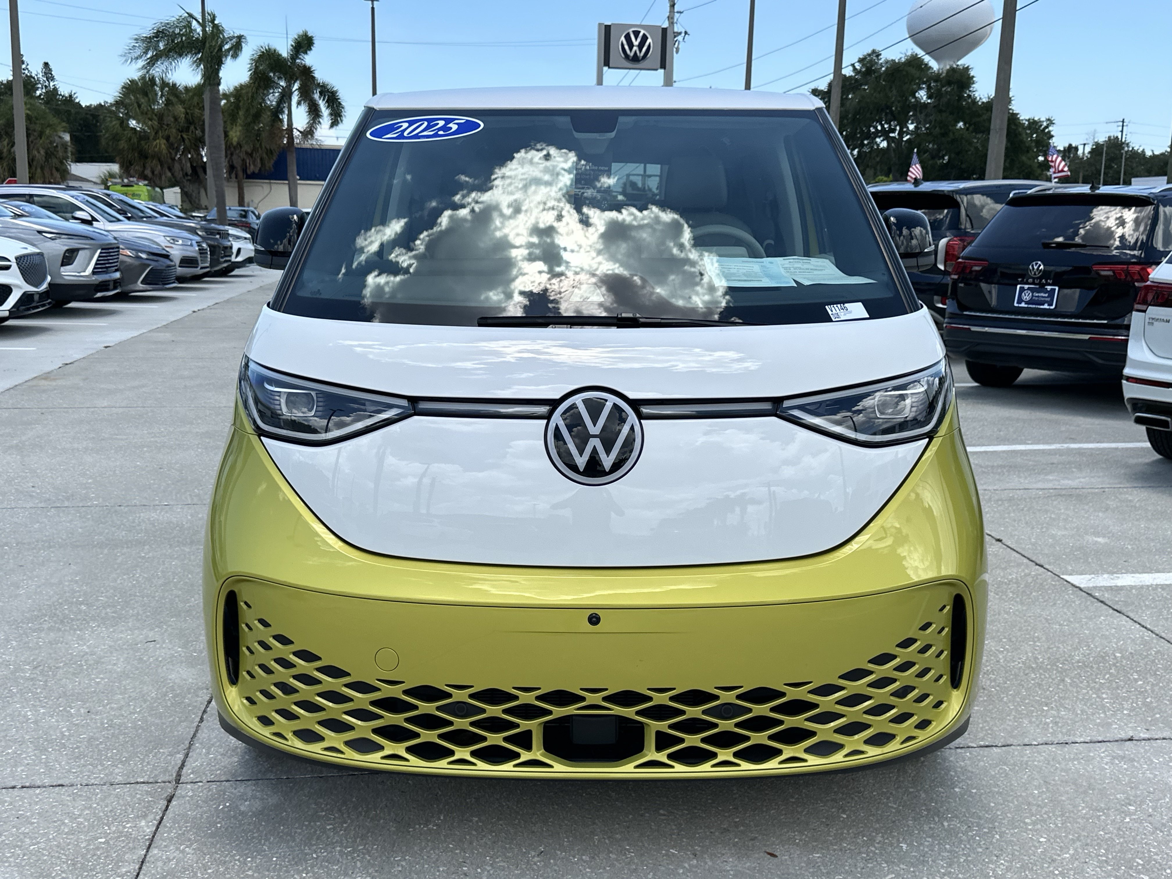 Certified 2025 Volkswagen ID. Buzz Pro S Plus w/ Cupholders Package RWD image 2