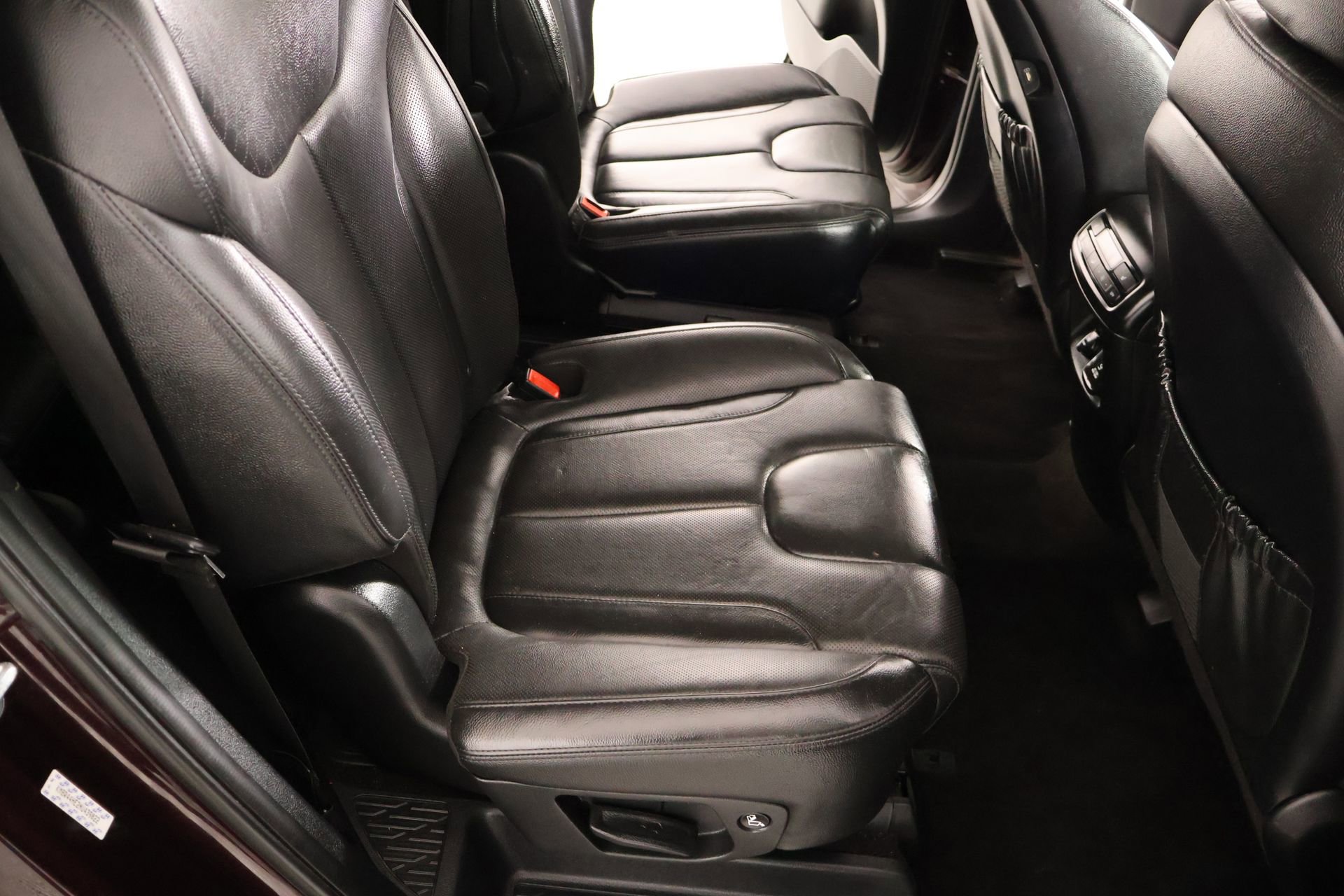 Used 2022 Hyundai Palisade SEL w/ Premium Package image 16