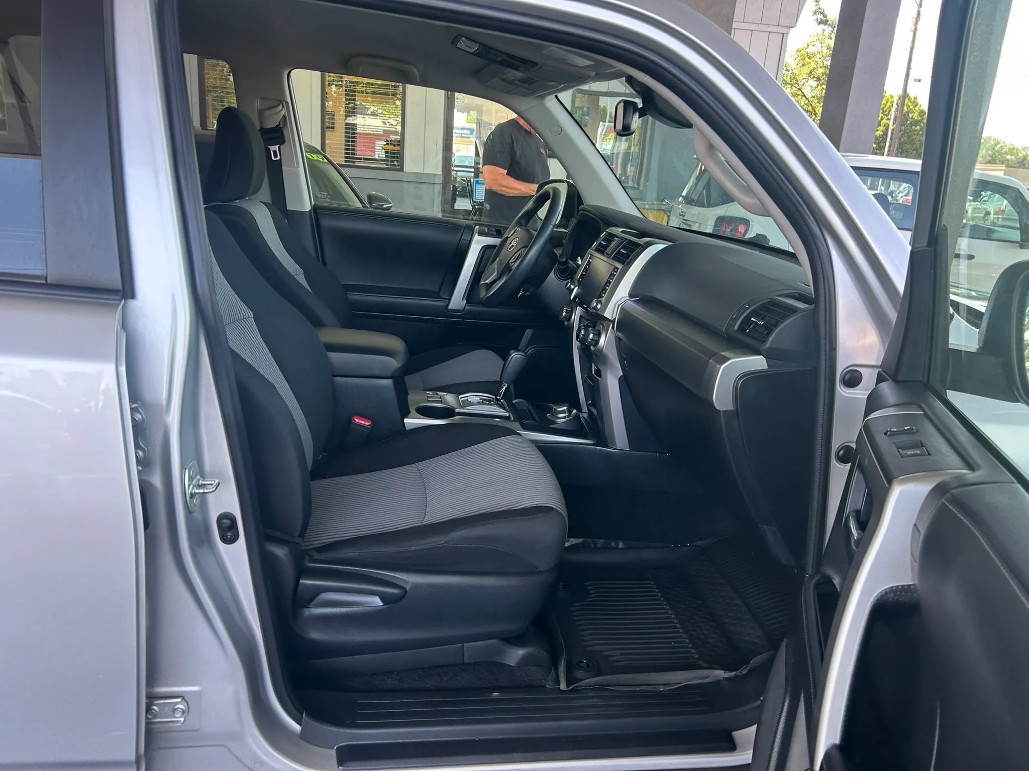 Used 2022 Toyota 4Runner SR5 w/ Revi AWD/4WD image 6