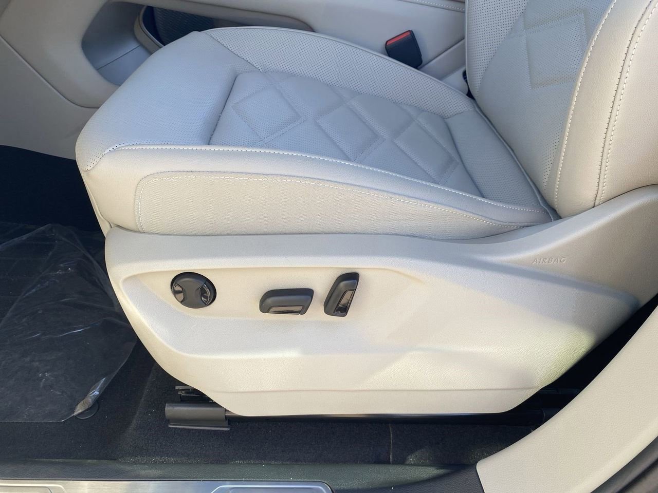 New 2026 Volkswagen Atlas SE image 16